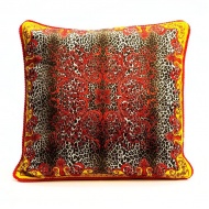 podushka-versace-animalier-red-yeallow