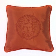 podushka-versace-medusa-greca-50-50